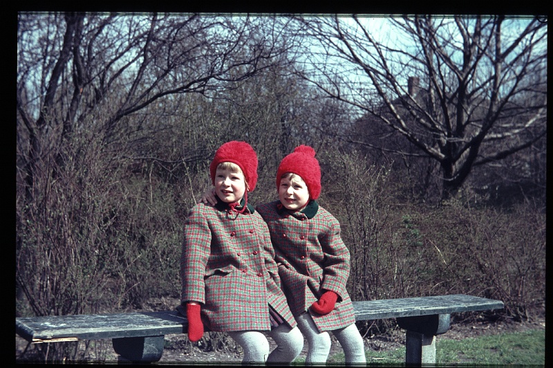 04.Delft feb 1968 Brigitte,Marion.JPG